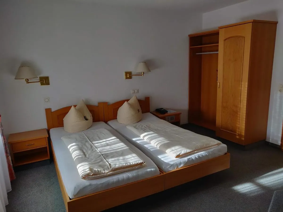 Landgasthof Hotel Gruener Baum Νυρεμβέργη 3*,